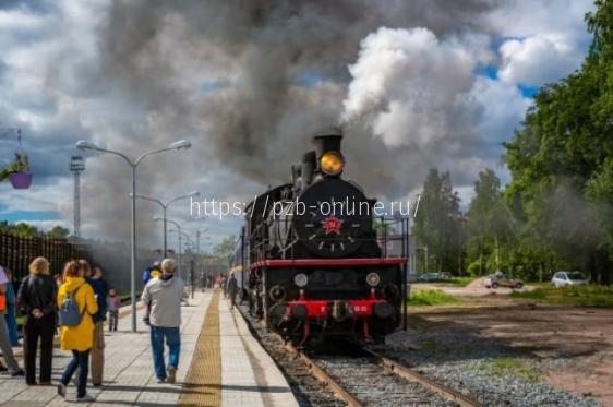 Больше 3500 пассажиров перевез ретропаровоз «Дорогой мужества»