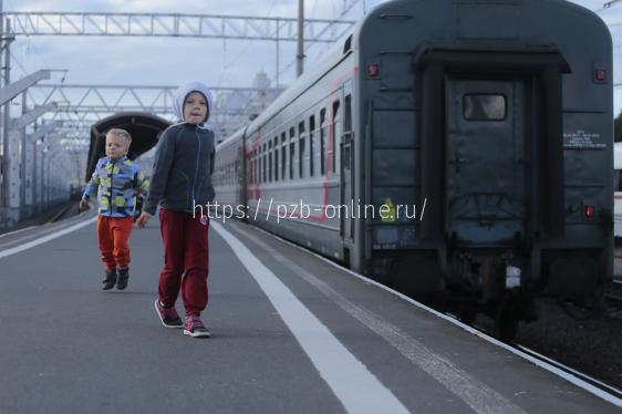 С какого возраста детям можно ездить одним в поезде